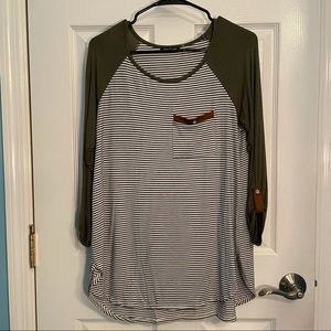 Pink Clover. Medium. NWOT.